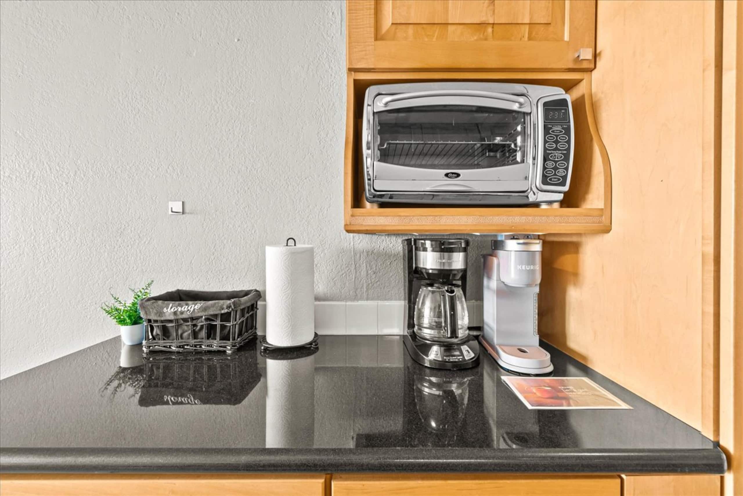 Condo in Honolulu · ★4.55 · 1 bedroom · 2 beds · 1 private bath - Image 10