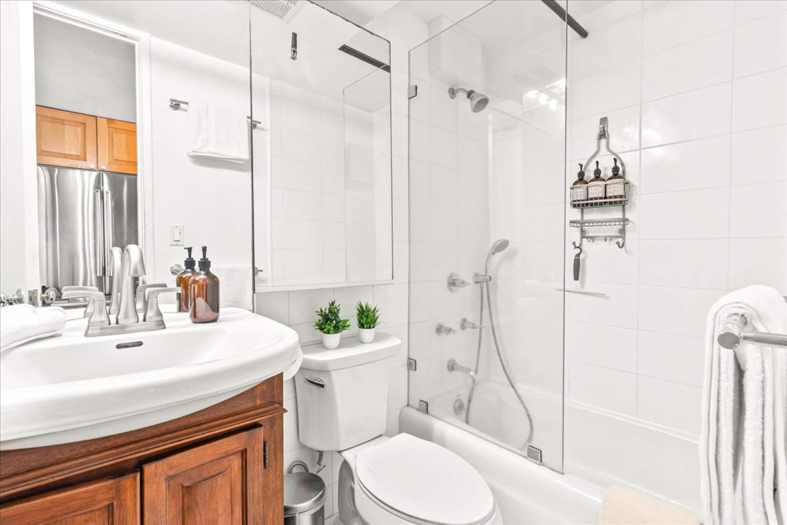 Condo in Honolulu · ★4.55 · 1 bedroom · 2 beds · 1 private bath - Image 6