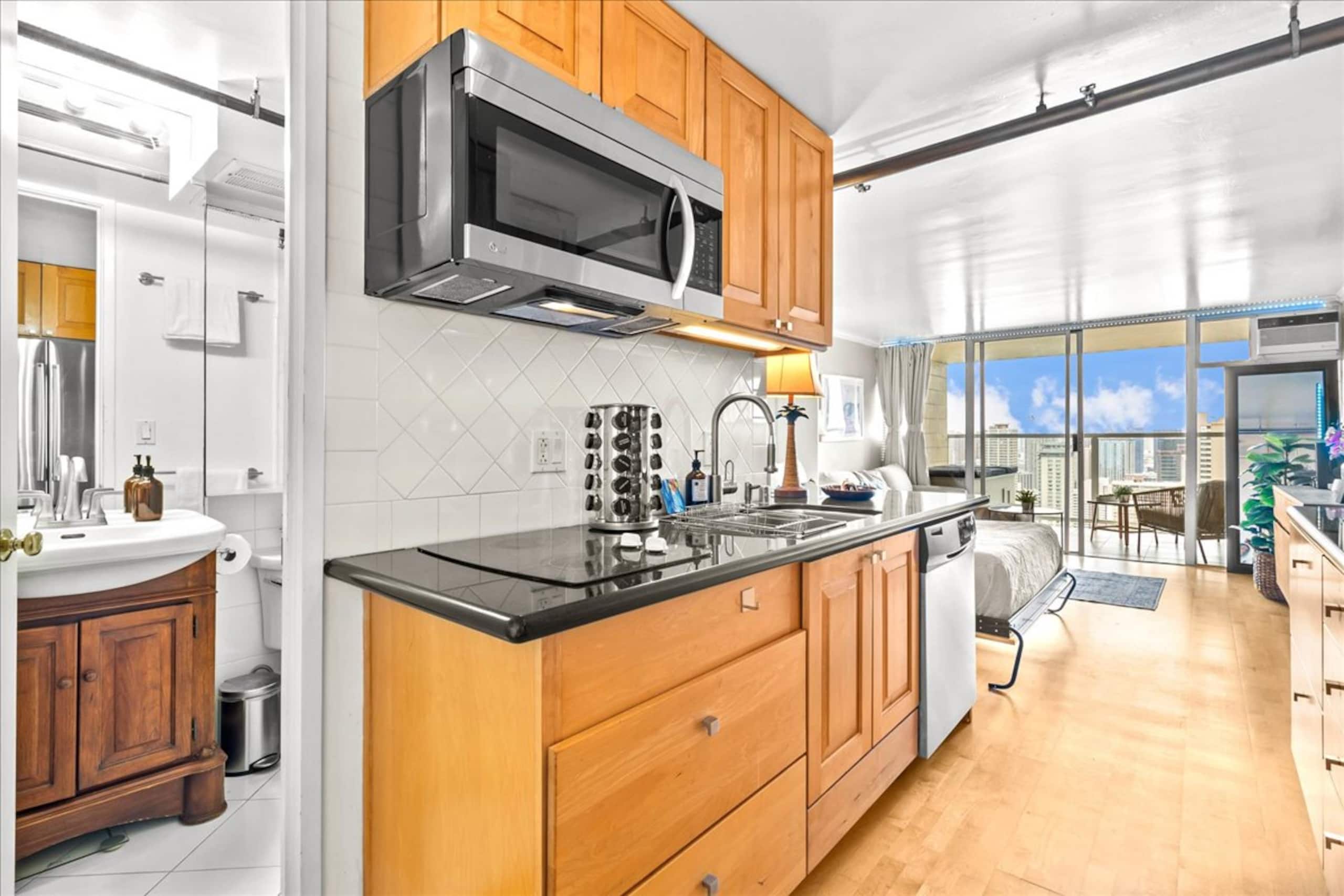 Condo in Honolulu · ★4.55 · 1 bedroom · 2 beds · 1 private bath - Image 5