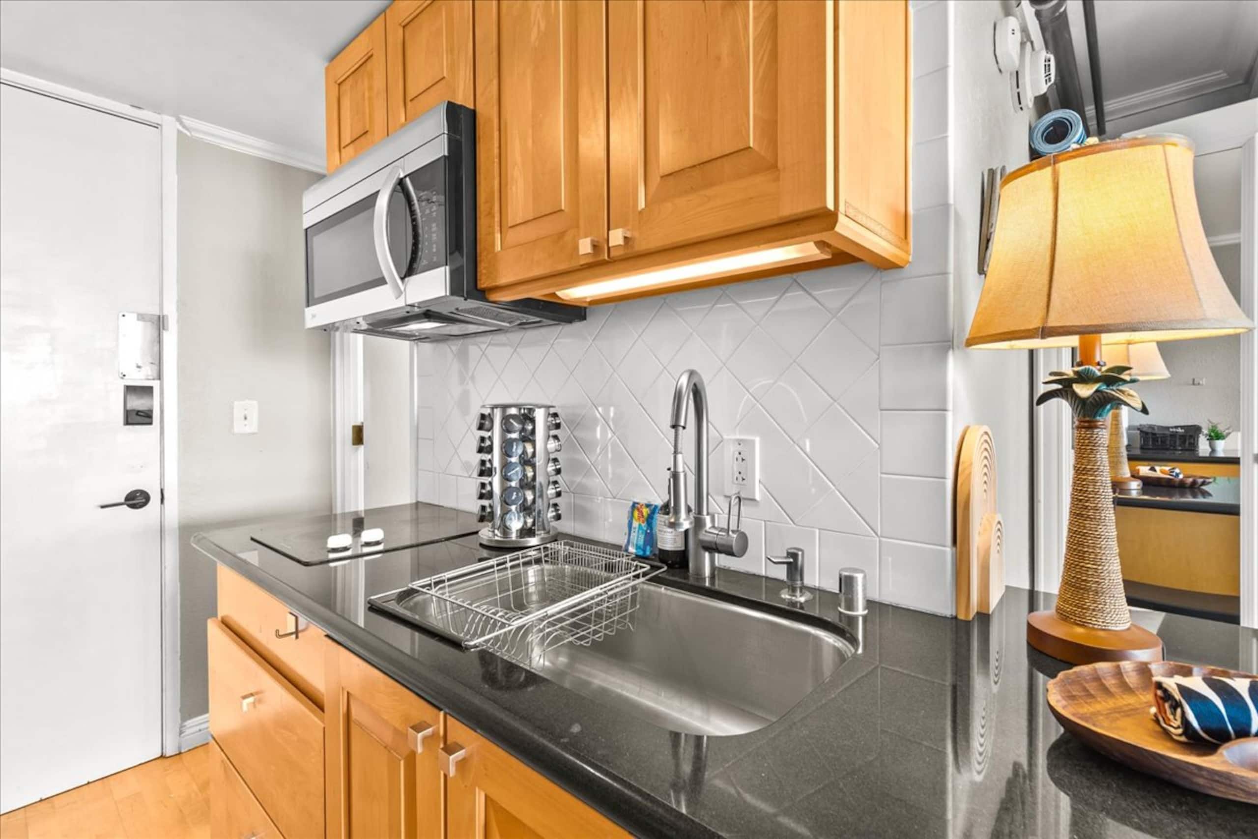 Condo in Honolulu · ★4.55 · 1 bedroom · 2 beds · 1 private bath - Image 9