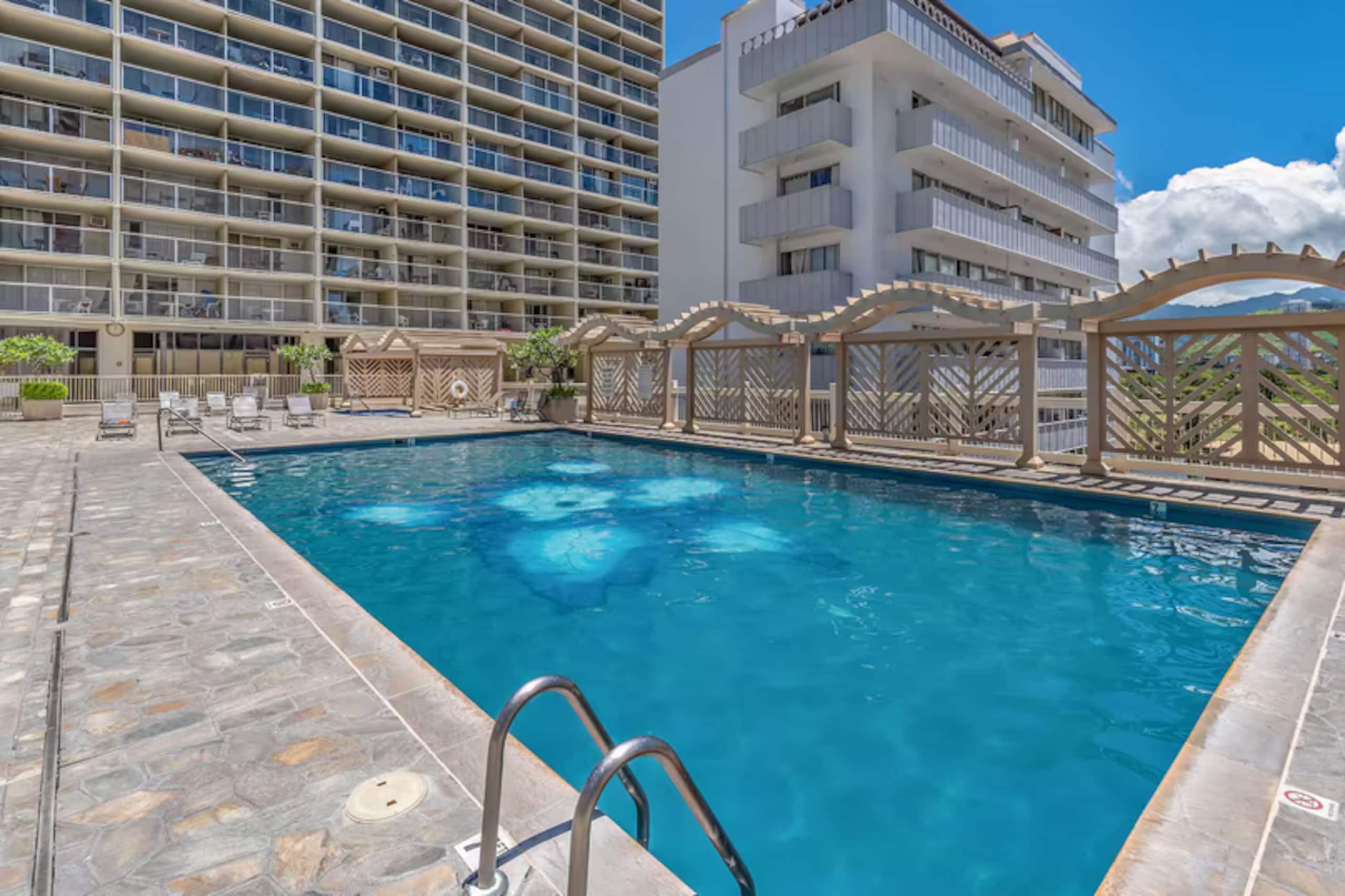 Condo in Honolulu · ★4.55 · 1 bedroom · 2 beds · 1 private bath - Image 29