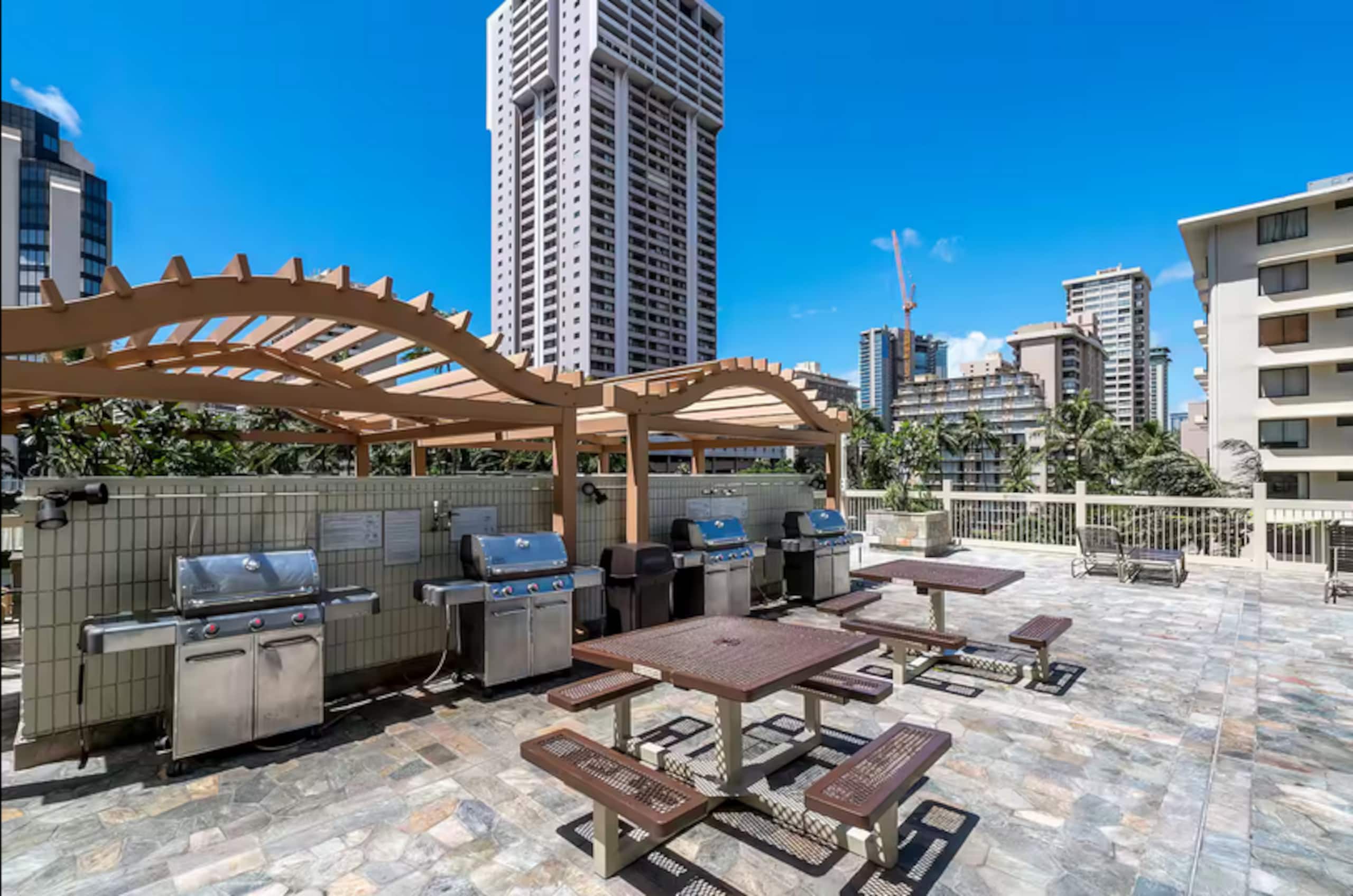 Condo in Honolulu · ★4.55 · 1 bedroom · 2 beds · 1 private bath - Image 33