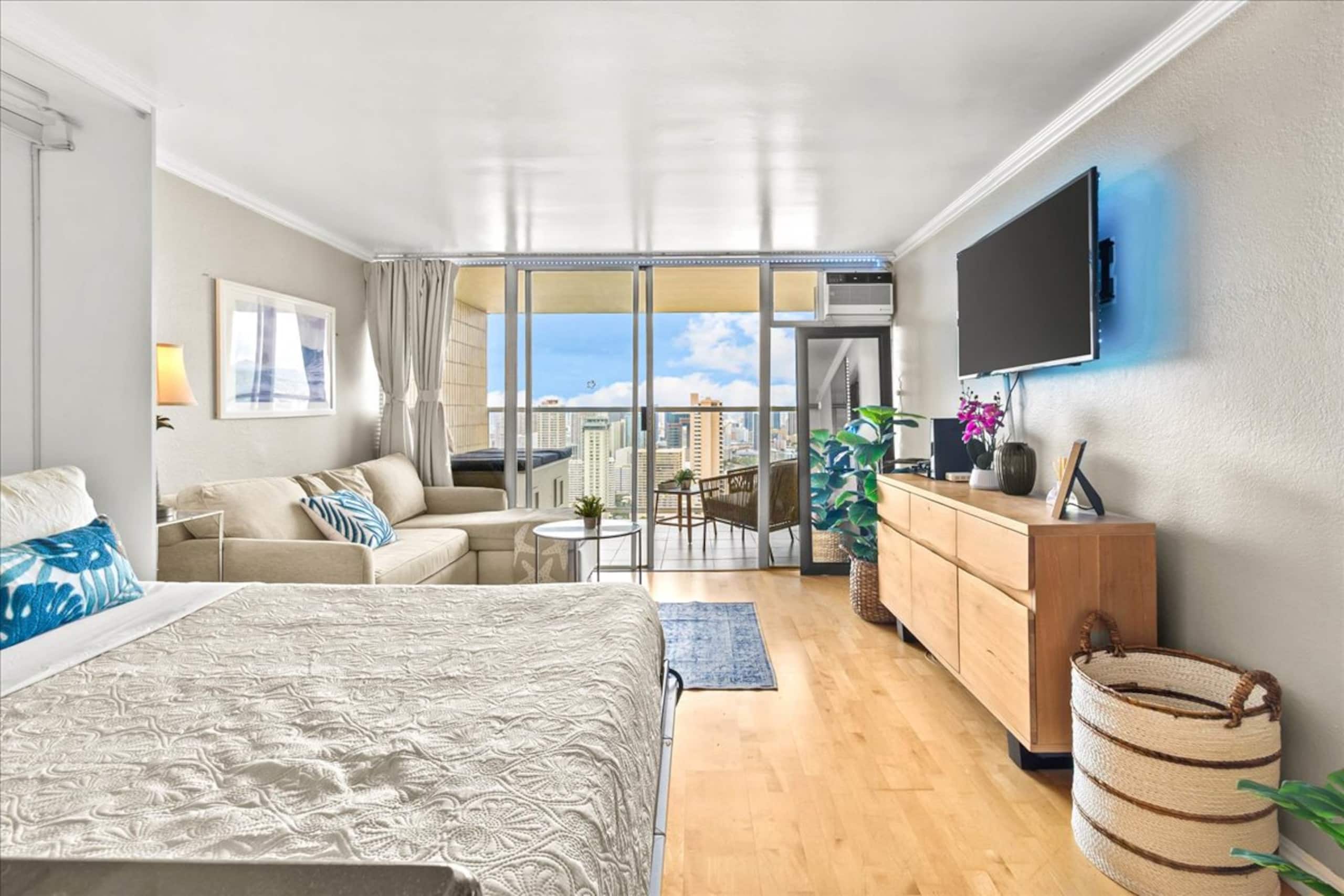 Condo in Honolulu · ★4.55 · 1 bedroom · 2 beds · 1 private bath - Image 11
