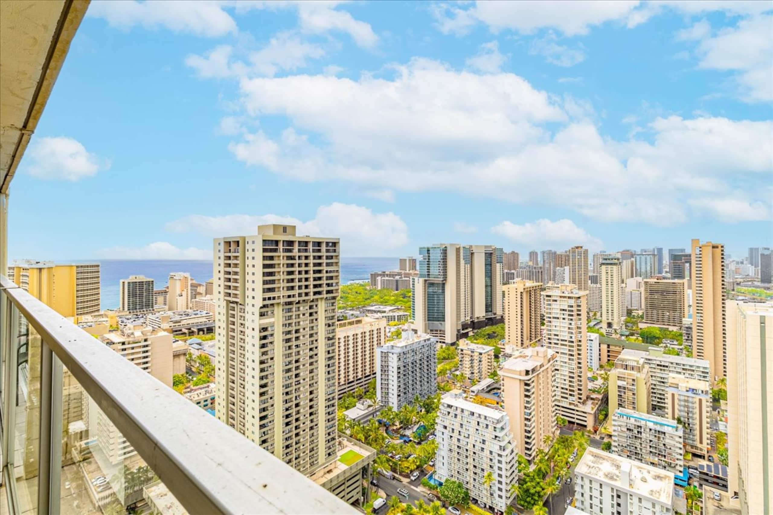 Condo in Honolulu · ★4.55 · 1 bedroom · 2 beds · 1 private bath - Image 19