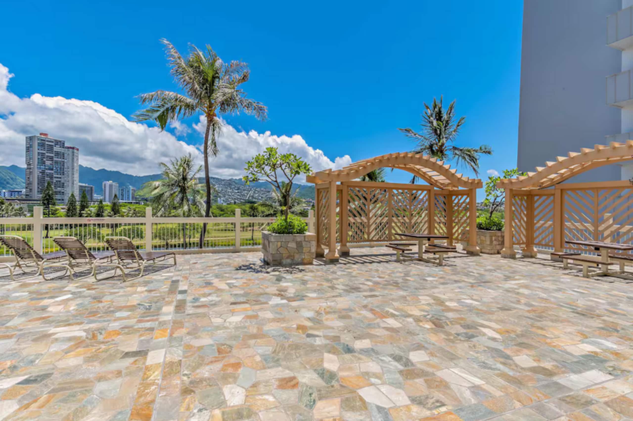 Condo in Honolulu · ★4.55 · 1 bedroom · 2 beds · 1 private bath - Image 31