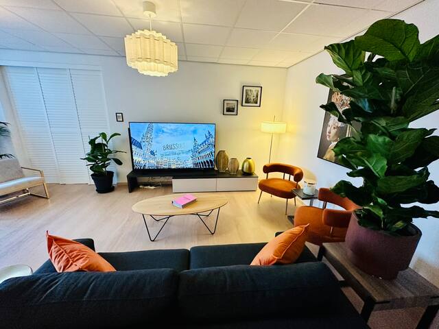 Grand Place – Prime location 2 bedroom apartment gallery image 2