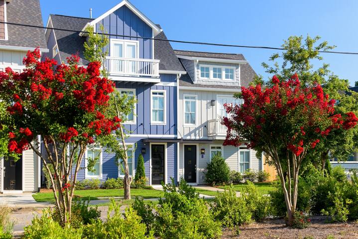 Sleeps 24 | 2 Homes,Minutes to Downtown & Broadway gallery image 2