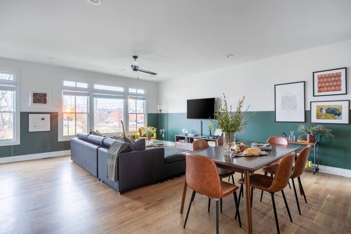 Sleeps 24 | 2 Homes,Minutes to Downtown & Broadway gallery image 5