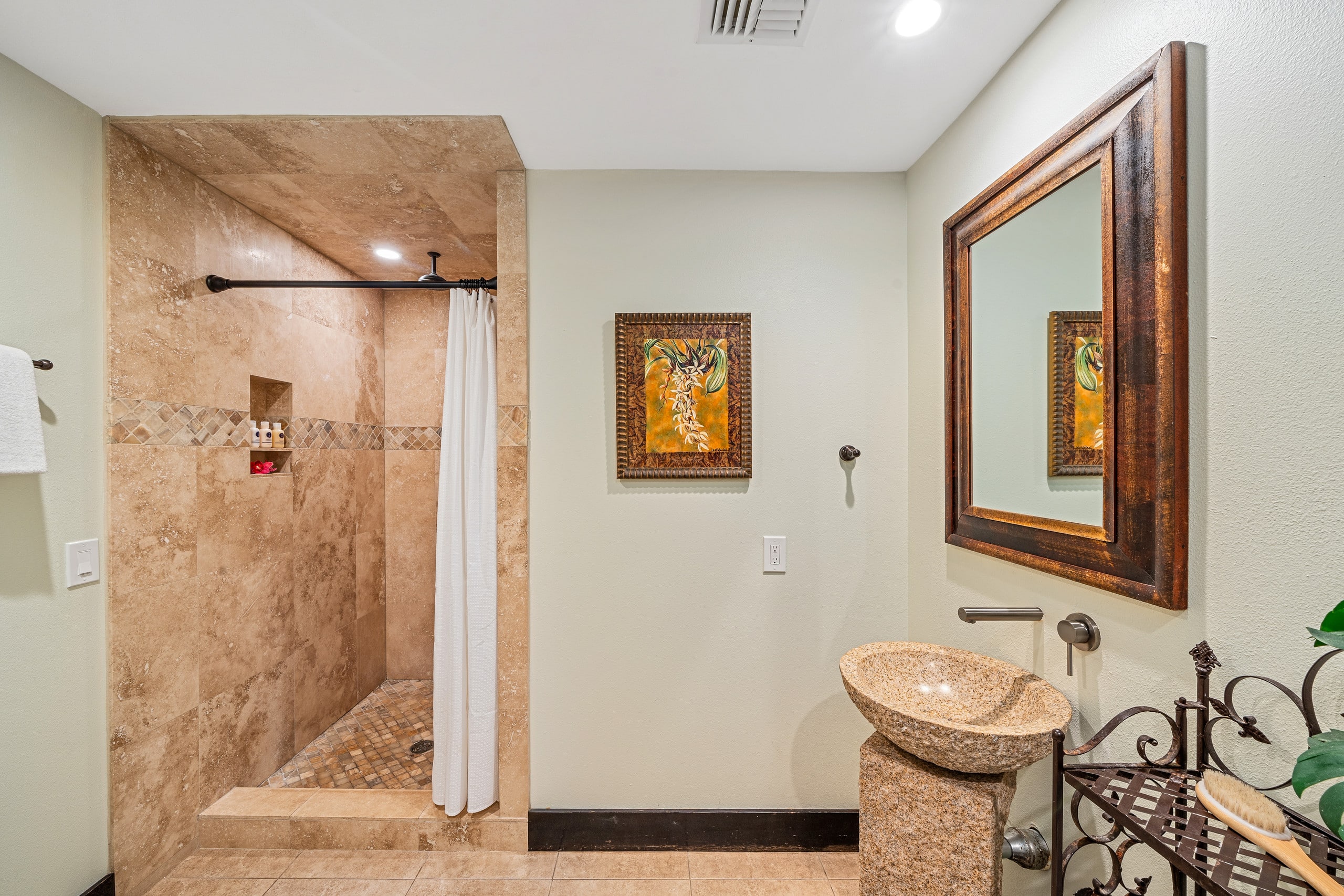 Home in Kihei · ★5.0 · 3 bedrooms · 7 beds · 3 baths - Image 26