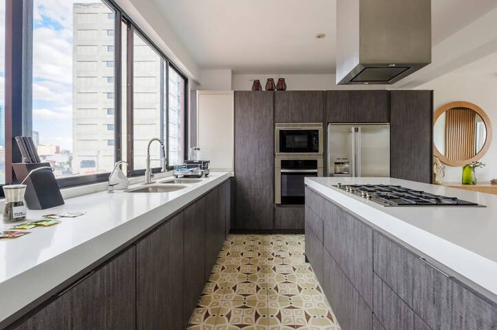 w* | Glistening 3BR Triplex in Roma Norte gallery image 5