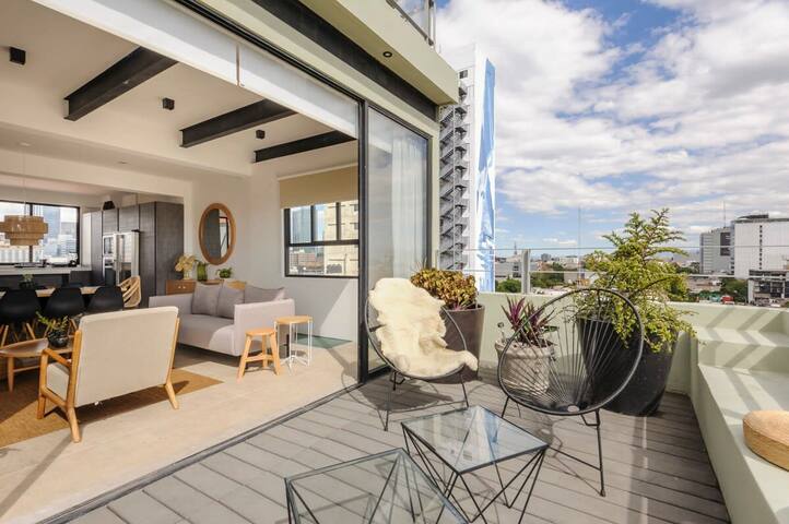 w* | Glistening 3BR Triplex in Roma Norte gallery image 3