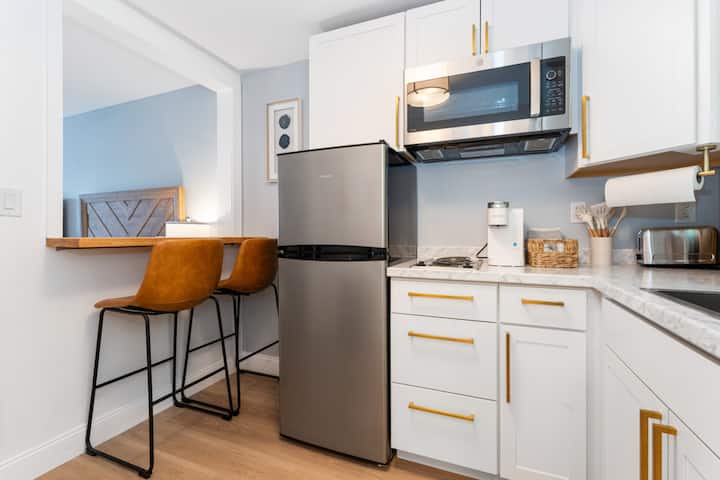 Steps To Beach, Pier, Park | Condo With Pool • 9 - Surfside Beach, ME