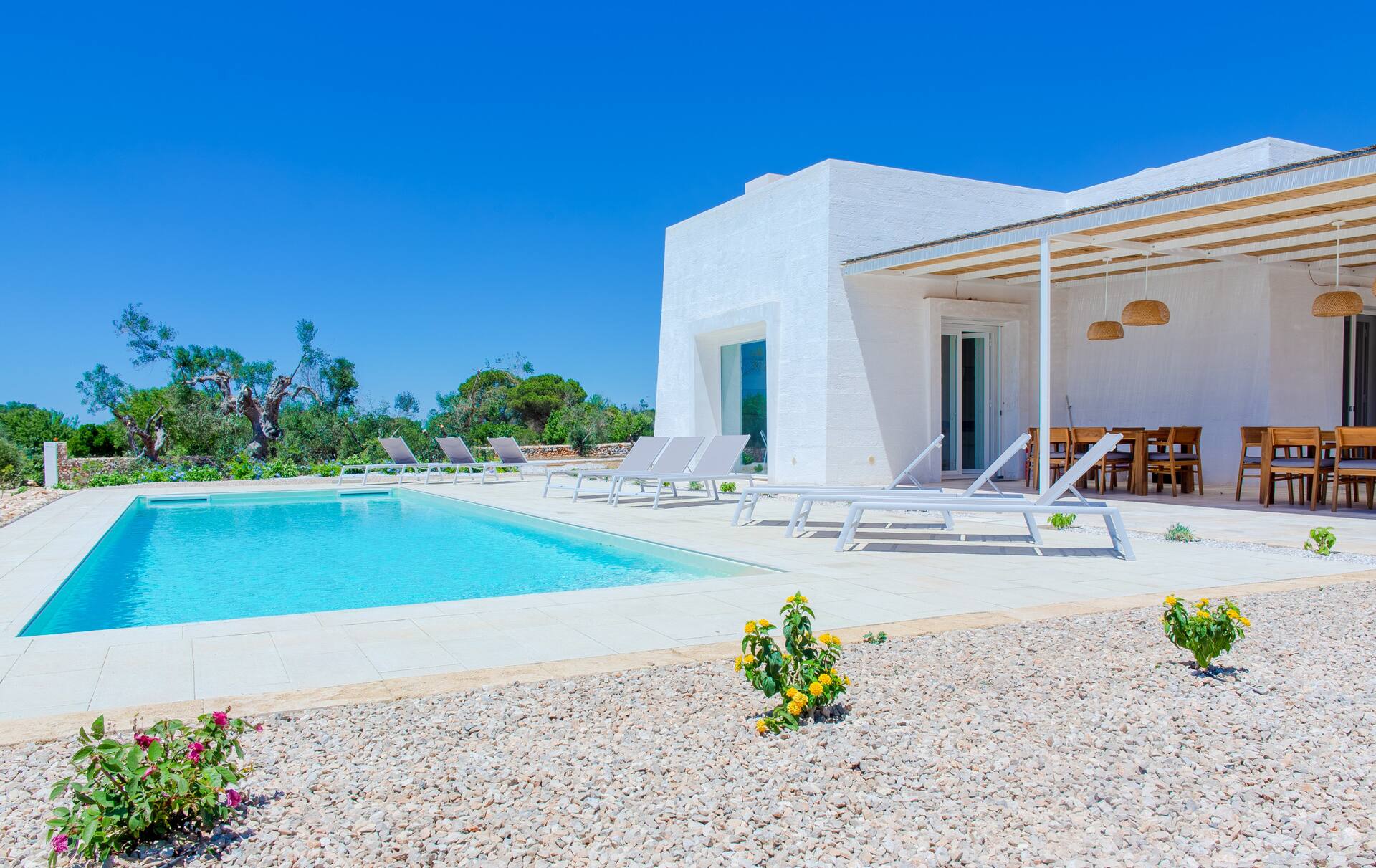 Modern high end villa with pool 2km from sea