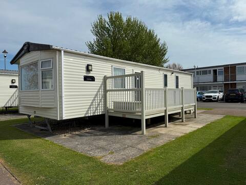 Gold Caravan (Sleeps 8) NS2017