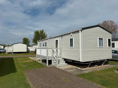 Gold Caravan (Sleeps 6) NS1759