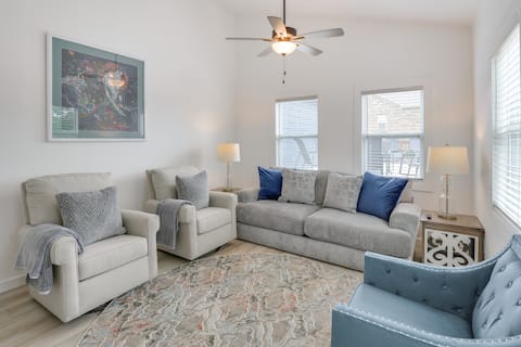 Group Getaway: Lakefront Retreat in Fayetteville!