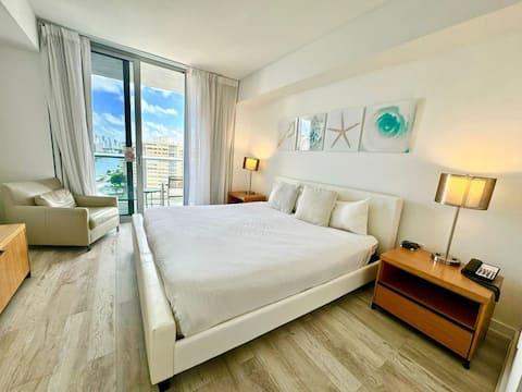 Canal Pool Views Premium BeachService Kitchen 1B1B