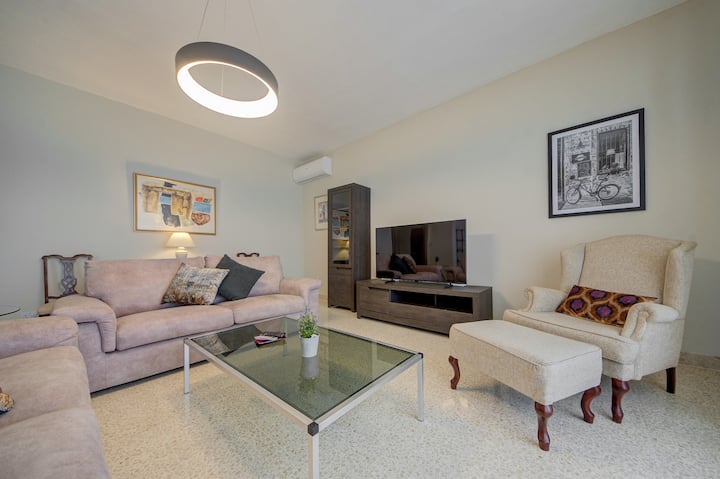 Dolce Far Niete, Sliema Sea Front, 3bd, Sleeps 8 - Valletta