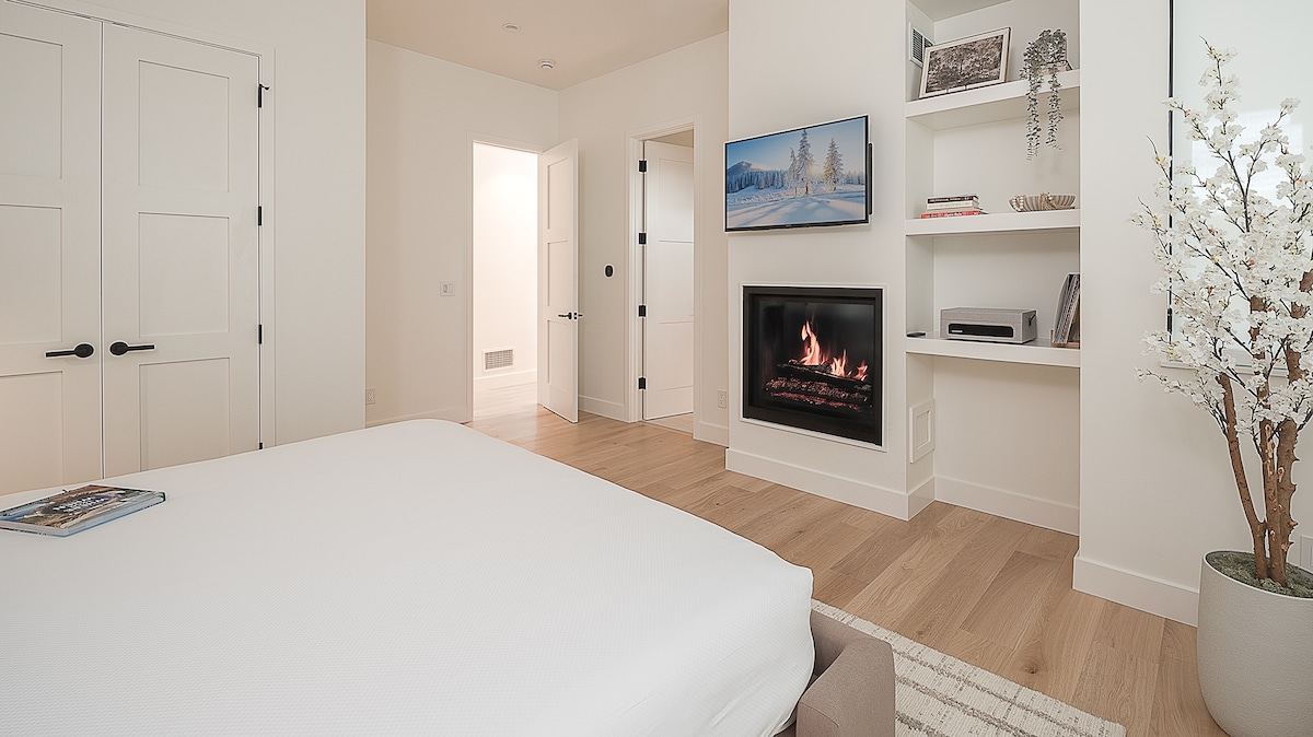 Chumba cha 5 cha kulala, Kiwango cha Chini - Chumba cha kifalme chenye meko