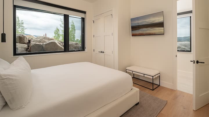 Yataq otağı 3, Aşağı Səviyyə - Kral süitası