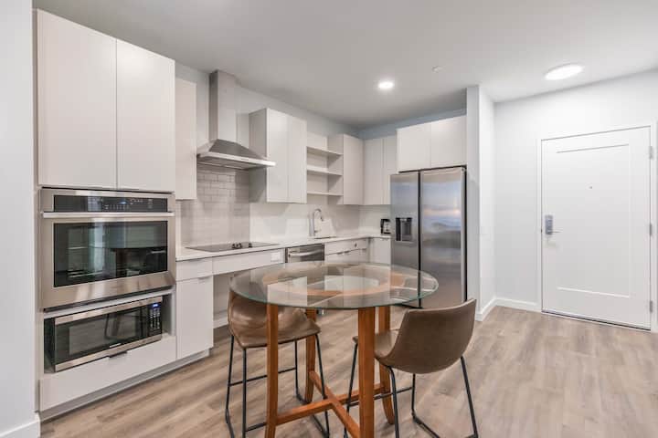 Modern Apt With Rooftop And Pool - Waltham, MA