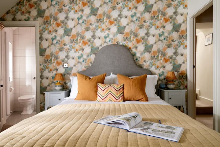 Dormitorio tamaño king con baño privado con ducha