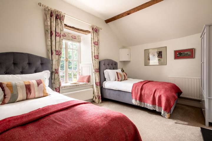 Amplia habitación doble, 2 camas individuales de tamaño completo