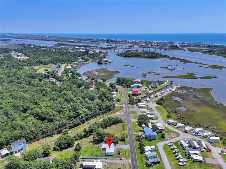 Laniers Escape | Dog Friendly | Fenced In Yard | M - Surf City, NC