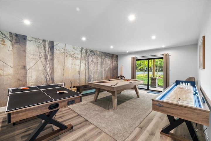 Luxury, Hot Tub, Sauna, Pickleball, Dog Friendly