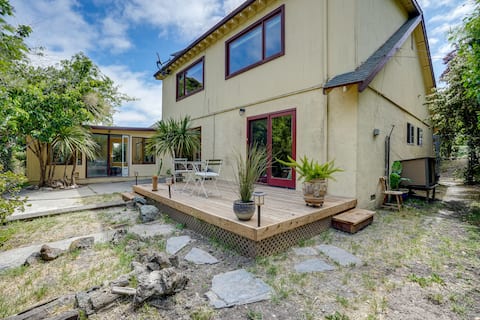 Near Golf, Trails & Parks: Lush Pinole Retreat
