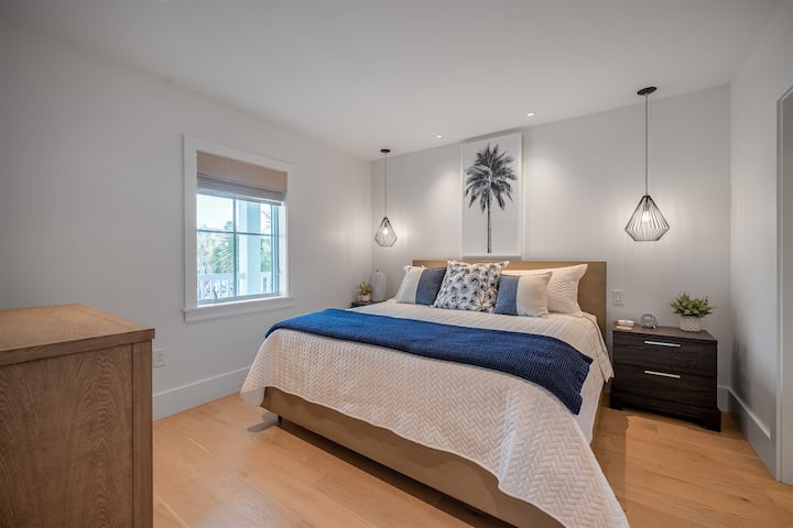 King Suite | Palms Postcard | 1006 Ocean Blvd, Dunescape 103, Isle of Palms, SC | IOP Escapes