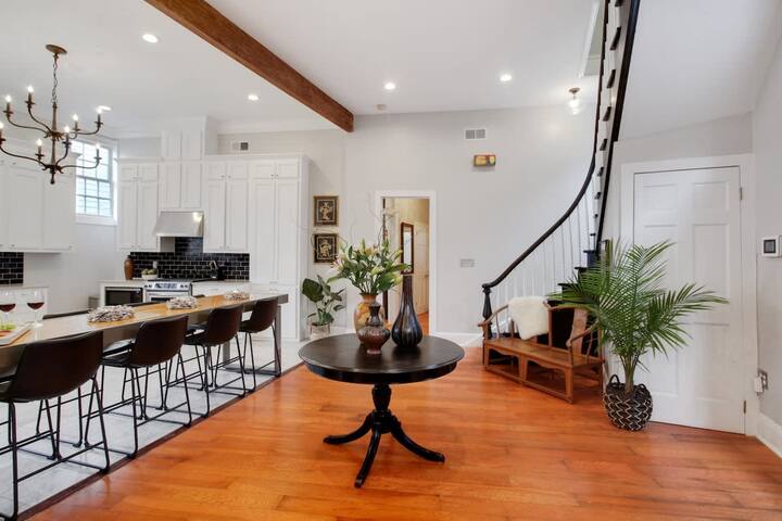 Historic 8BR Inn with Pool | Hot Tub gallery image 2