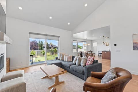 Cherry Hill Ski Base | King Beds + Game Room