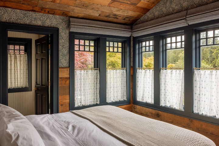 Özünüzü soyuq bir günə qədər yatın və müalicə edin. Layiqsiniz, tətildəsiniz!