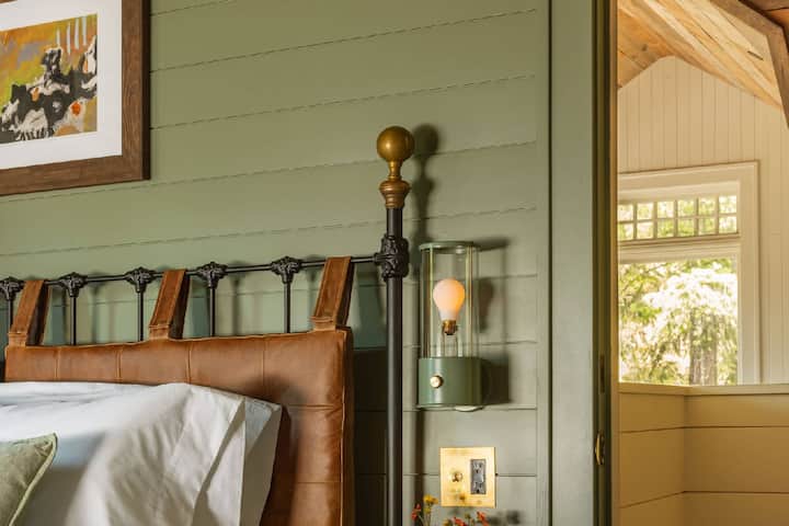 Karli Malikanəsi Karlton və Lafayet arasındakı Willamette Vadisi fermalarında yerləşir.