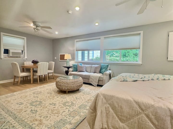 Secluded Lakefront | King Bed, Ac & 5 Piece Bath | - 켄트