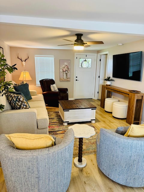 Charming & Luxe Cottage 3 BR 2 BA