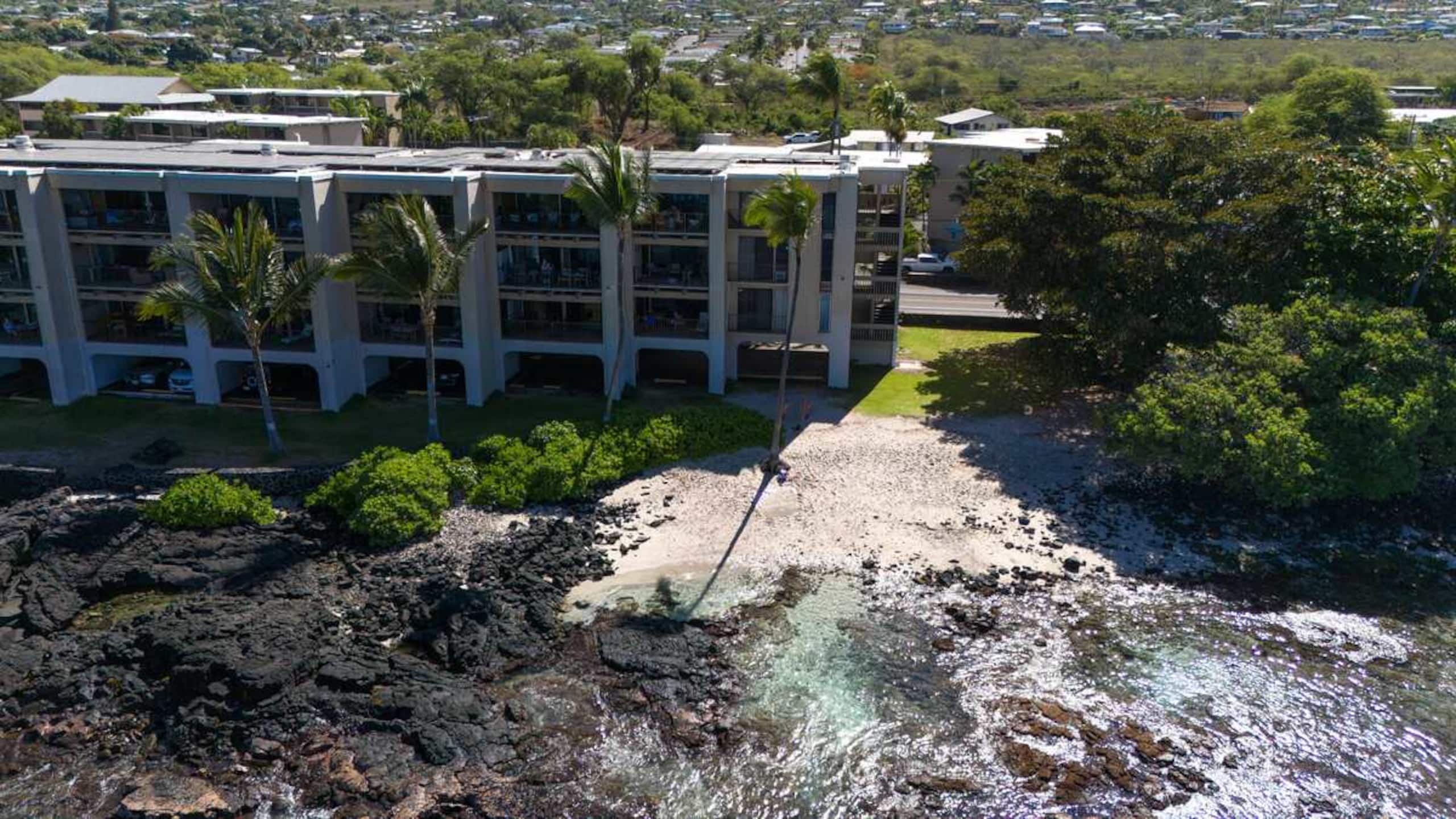Condo in Kailua-Kona · ★4.9 · 1 bedroom · 2 beds · 1 bath - Image 22