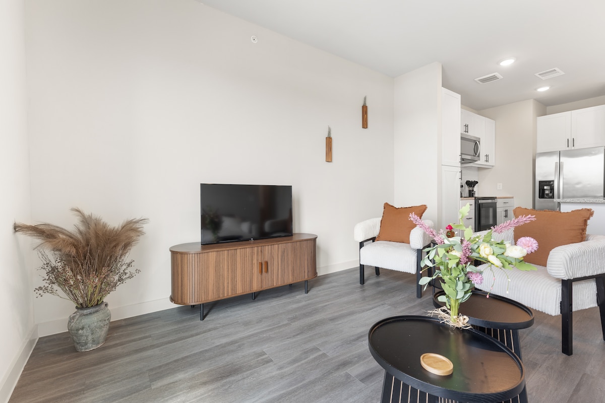 Luxe 1bd Apt, 24hr Gym &Pool HGV 4040