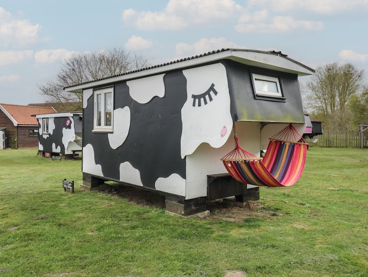 Dozy Dotty (Cow Shed 4) - Framlingham