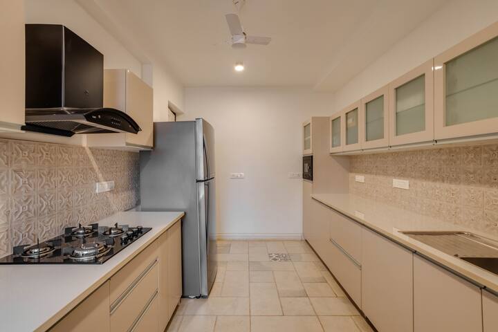 Full kitchen image 2