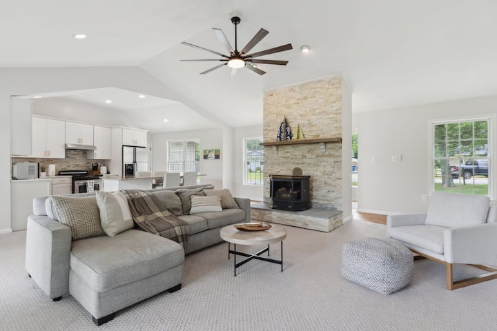 Waterfront | Hot Tub, Fire Pit & Views - 昆斯敦