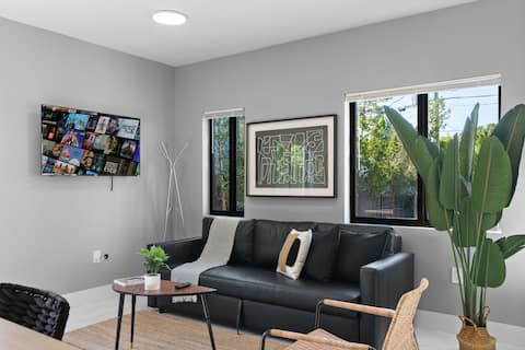 Successful Airbnb property: Spacious 4-BR House W Free Parking in Melrose