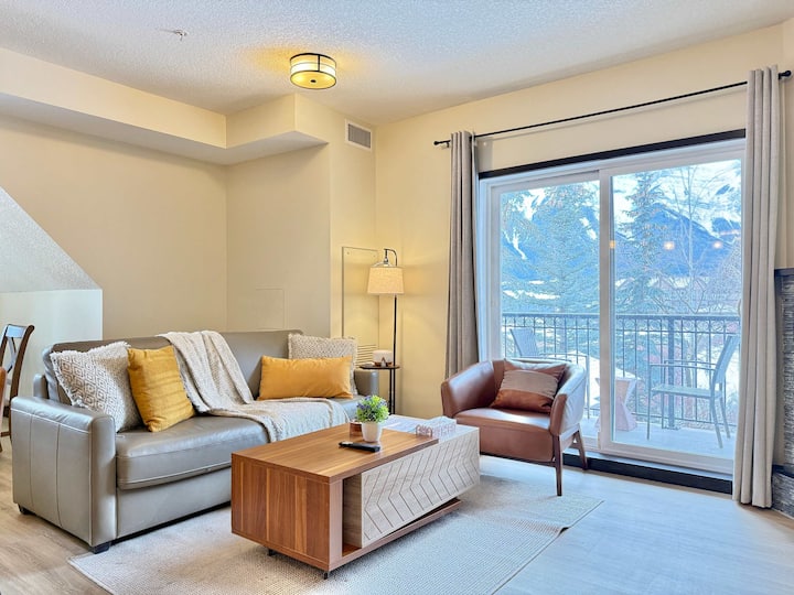 Waterslide Fun- Pool, Hot Tub, Udg Parking, View! - Canmore