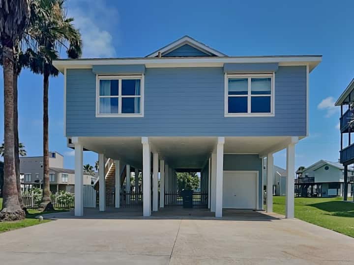Papa's Paradise | Partial Beach Views - Galveston, TX