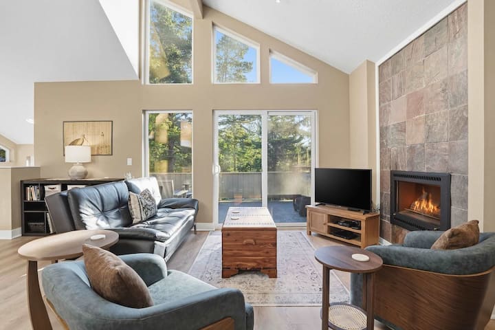 Latitude 45 - Forest Retreat Near Manzanita Beach - Manzanita, OR