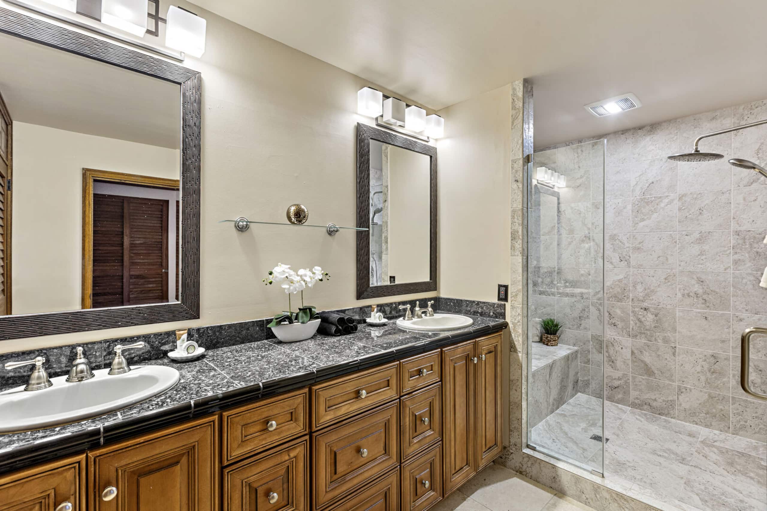Condo in Lahaina · ★4.0 · 2 bedrooms · 3 beds · 2 baths - Image 29