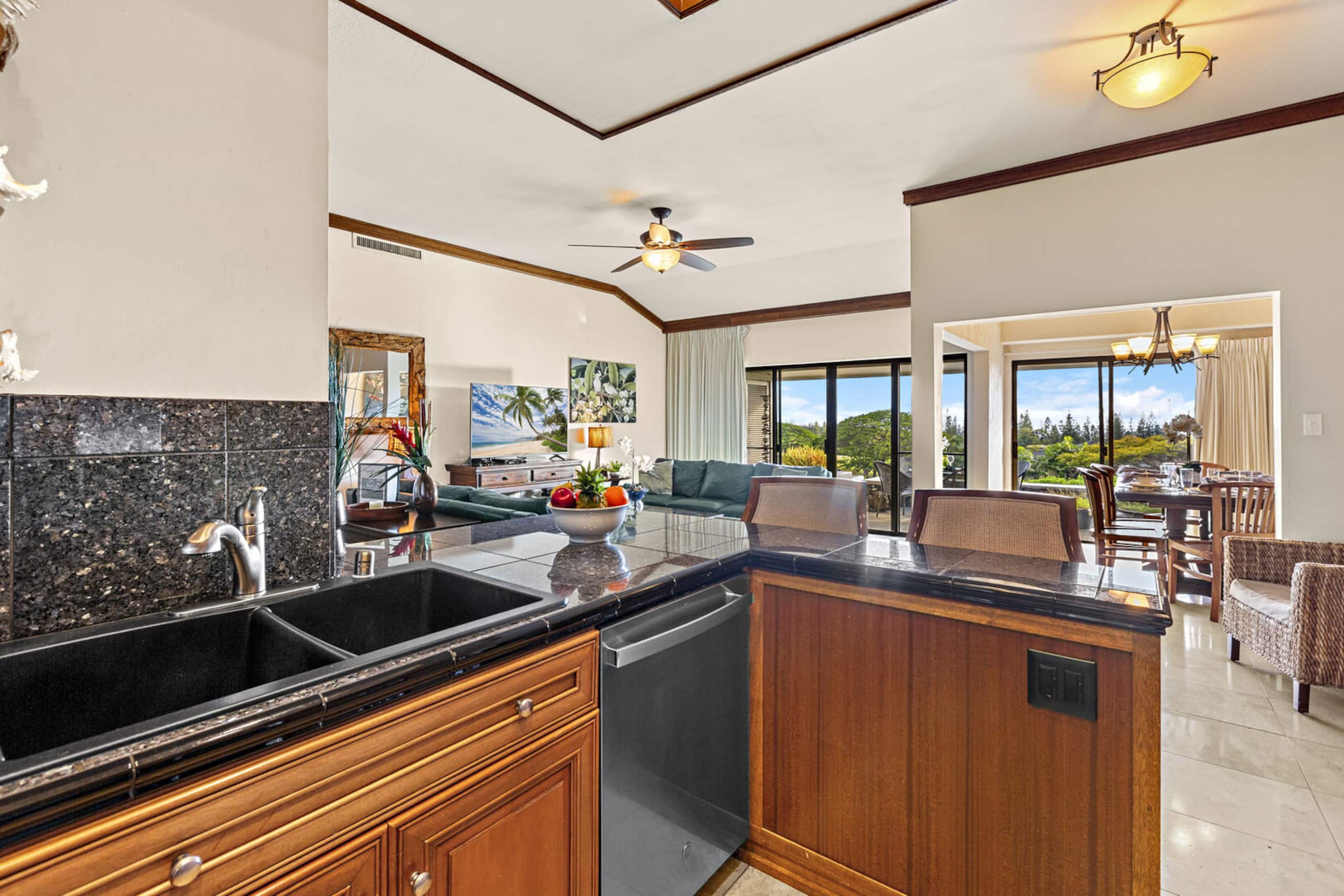 Condo in Lahaina · ★4.0 · 2 bedrooms · 3 beds · 2 baths - Image 22