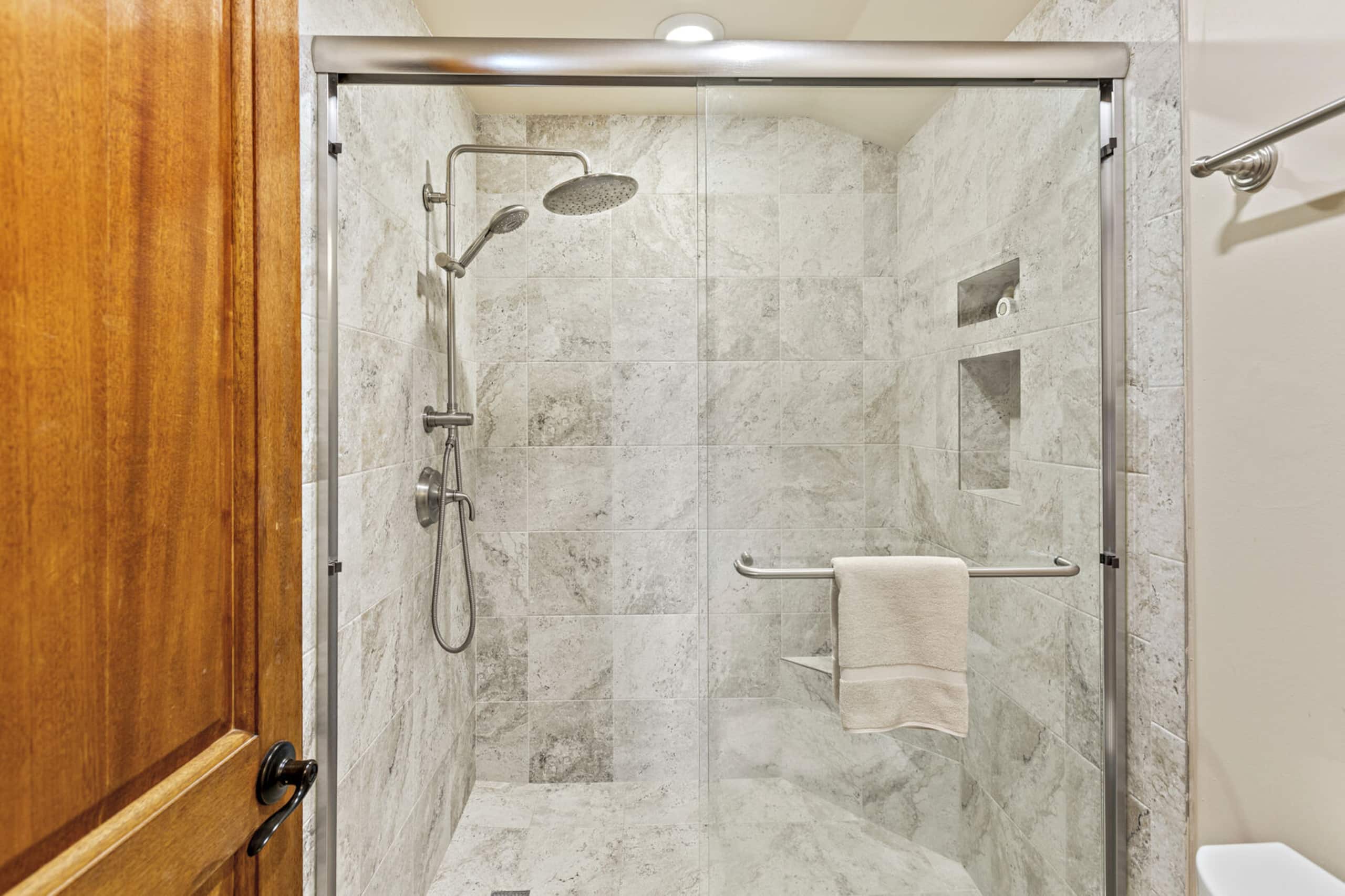 Condo in Lahaina · ★4.0 · 2 bedrooms · 3 beds · 2 baths - Image 36