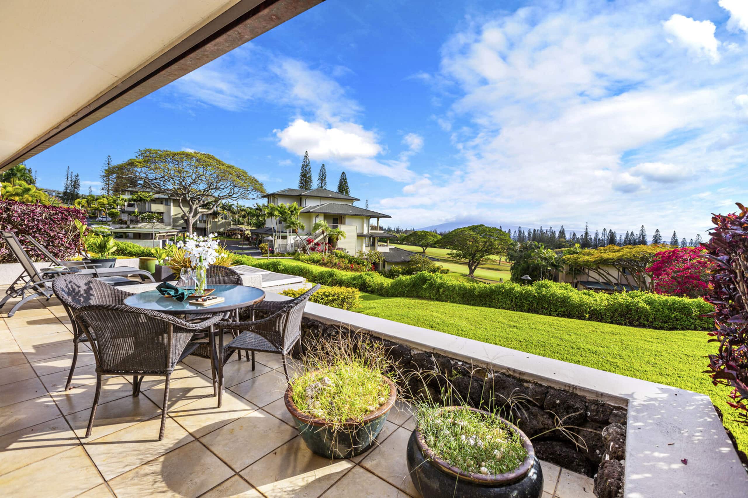 Condo in Lahaina · ★4.0 · 2 bedrooms · 3 beds · 2 baths - Image 1